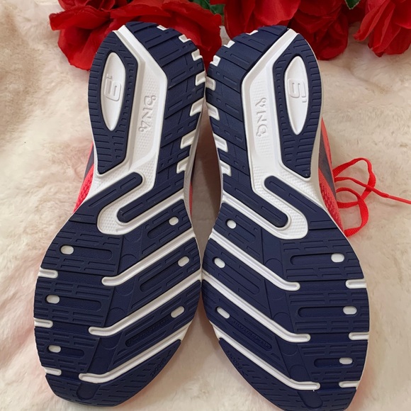 Brand New Brooks Launch 9 size 9 - Picture 13 of 13